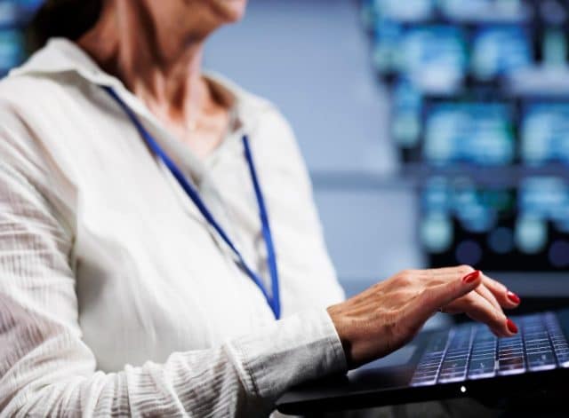 peritacion de correos eletronicos en laby