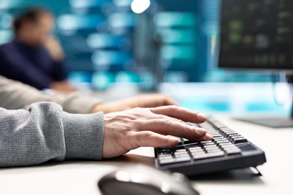 perito correo eletronico laby